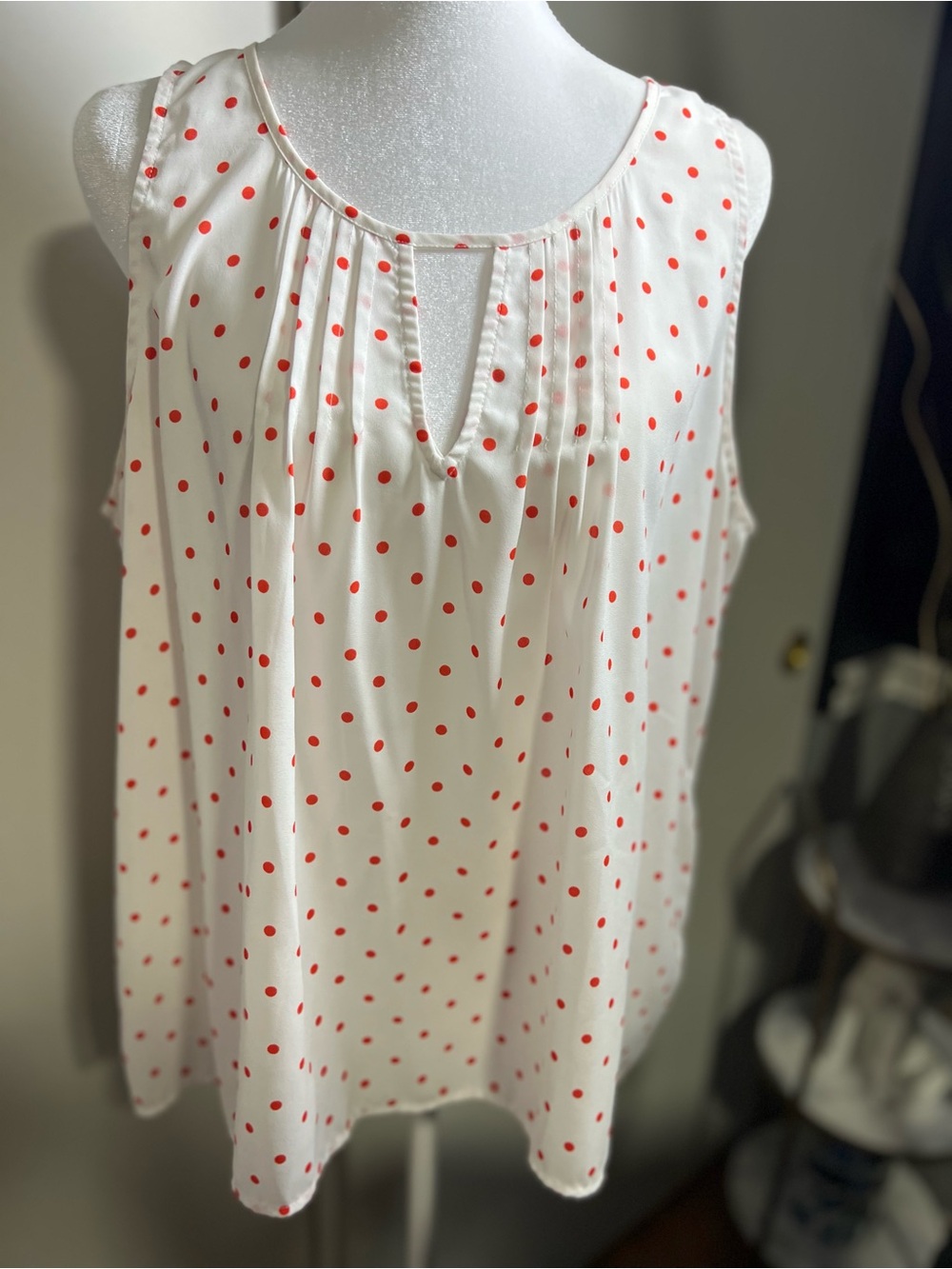 Sleeveless Polka Dot Keyhole Blouse - White with Red Dots